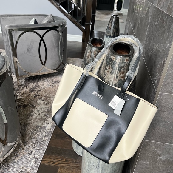 Brand new with tags large 12 x 19“ Kenneth Cole, black cream, tote bag, faux - Picture 8 of 12